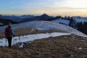 76 Scendiamo alle cascine nella calda luce del tramonto